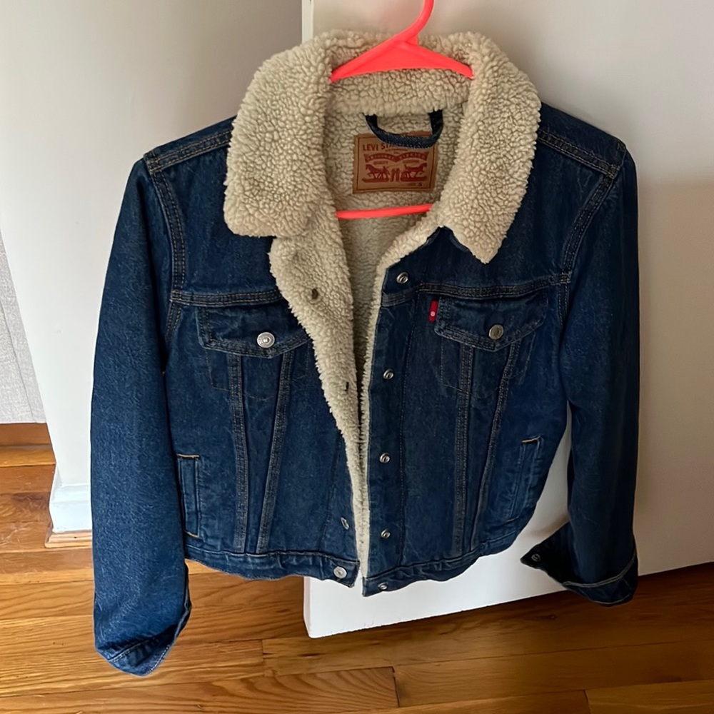 Only worn once Levi’s Sherpa jean jacket